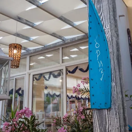 호텔 семеен бриз 소조폴