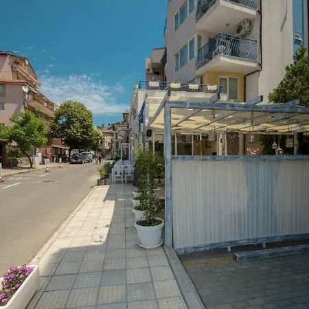 Hotel семеен бриз