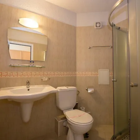 семеен бриз Hotell